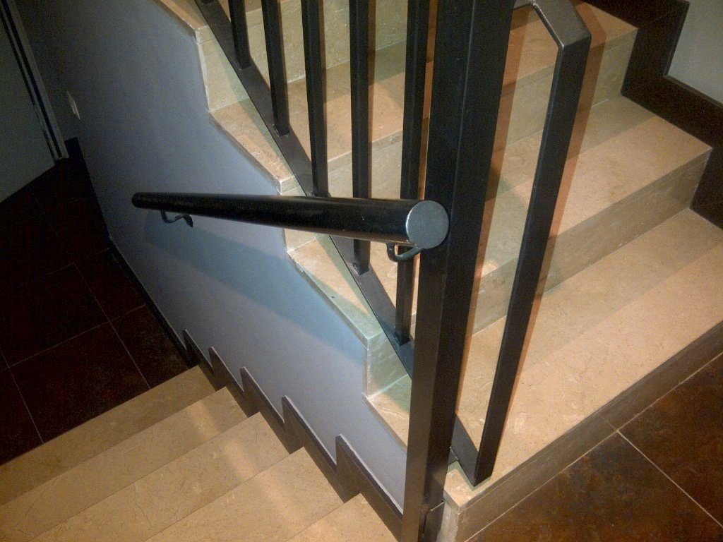 Pintura para cerrajeria interior. barandillas en escaleras. Barcelona